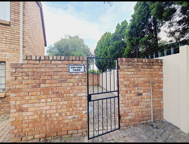 2 BEDROOM APARTMENT RENTED IN HALFWAY GARDENS